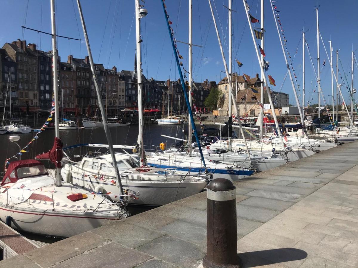 Cosy Studio Place Sainte Catherine Honfleur Bagian luar foto
