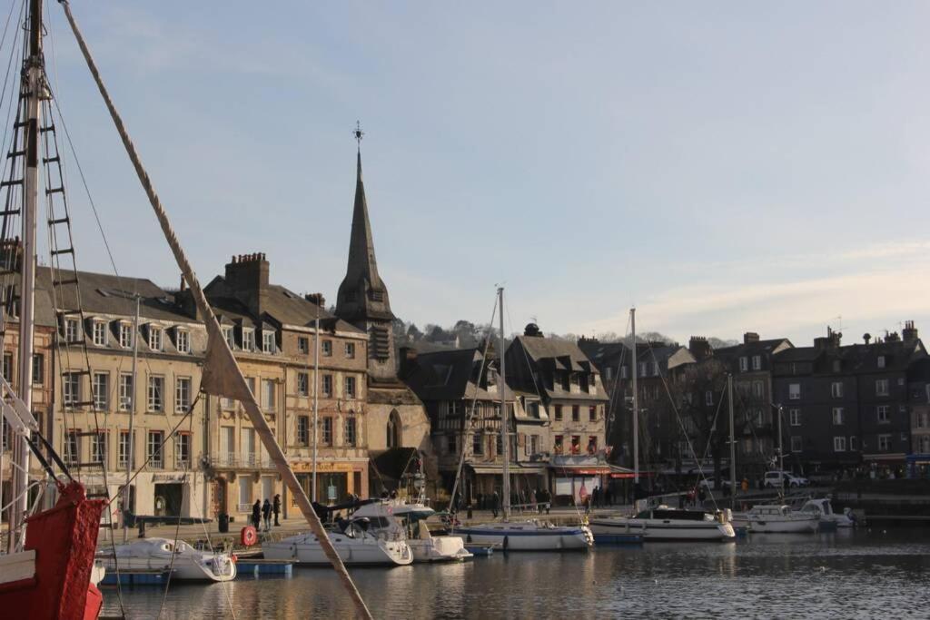 Cosy Studio Place Sainte Catherine Honfleur Bagian luar foto