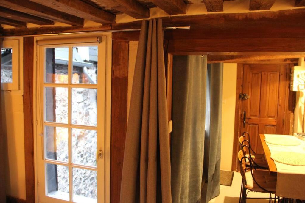 Cosy Studio Place Sainte Catherine Honfleur Bagian luar foto
