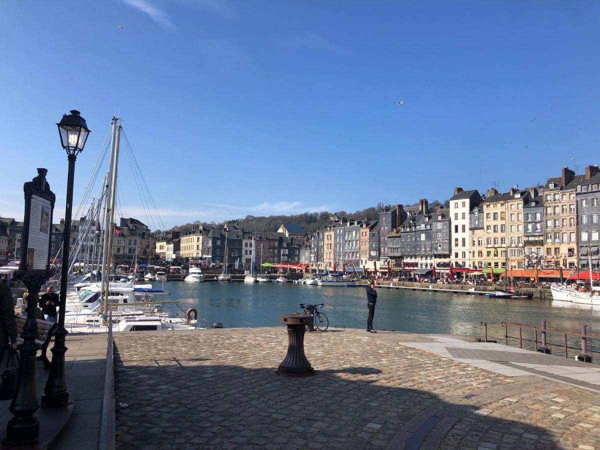 Cosy Studio Place Sainte Catherine Honfleur Bagian luar foto