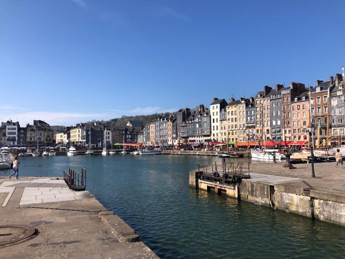 Cosy Studio Place Sainte Catherine Honfleur Bagian luar foto