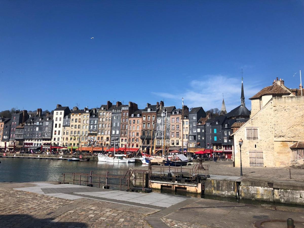 Cosy Studio Place Sainte Catherine Honfleur Bagian luar foto